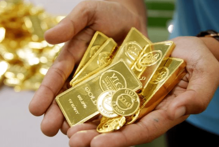 Gold Price Aiming for $1,930 as Dollar Retreats
